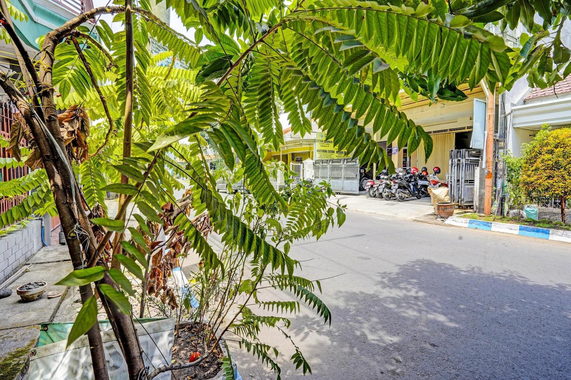 Hotel Spot On 91716 Kost Yy Syariah Mojokerto Esterno foto
