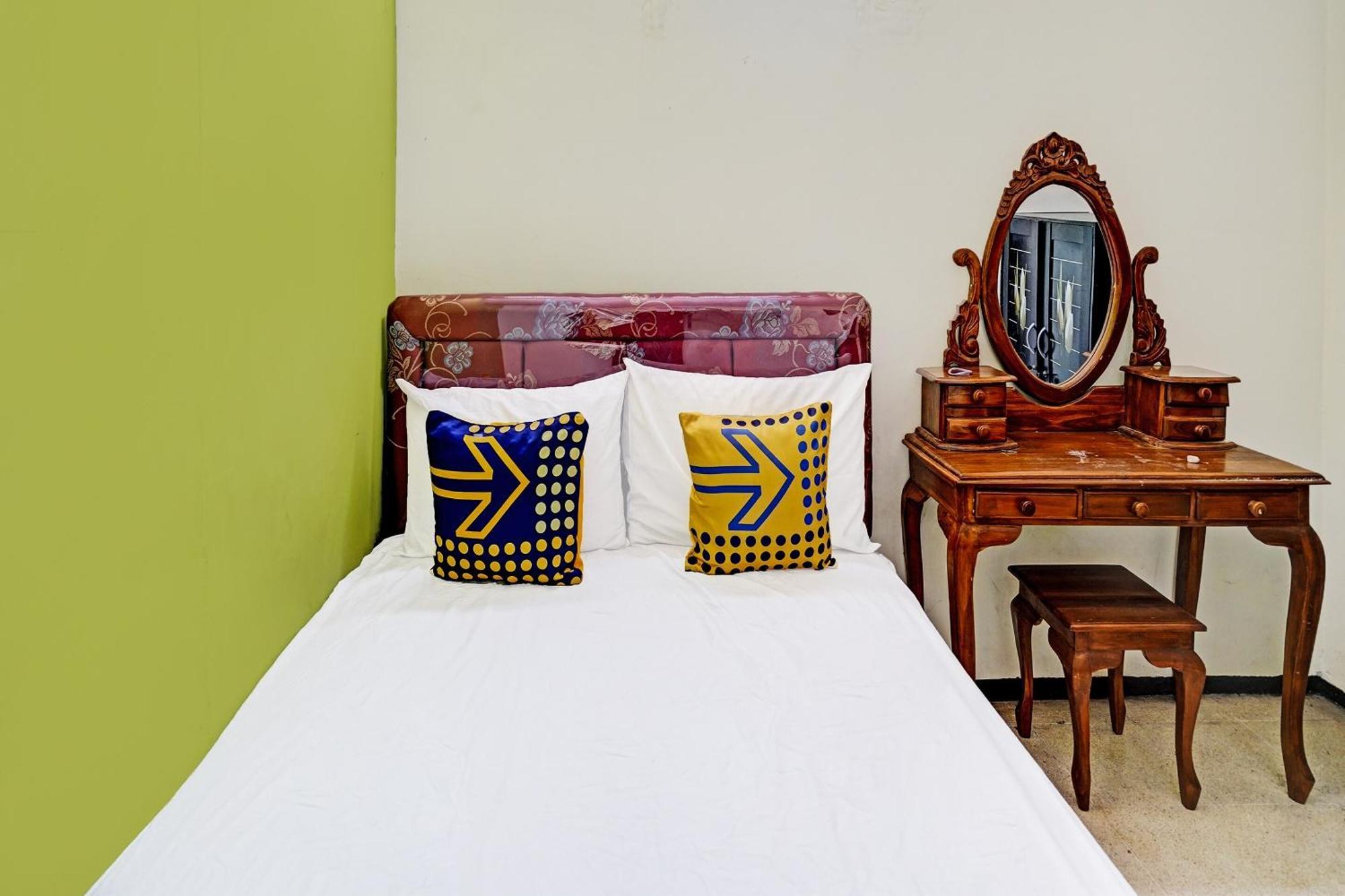 Hotel Spot On 91716 Kost Yy Syariah Mojokerto Esterno foto