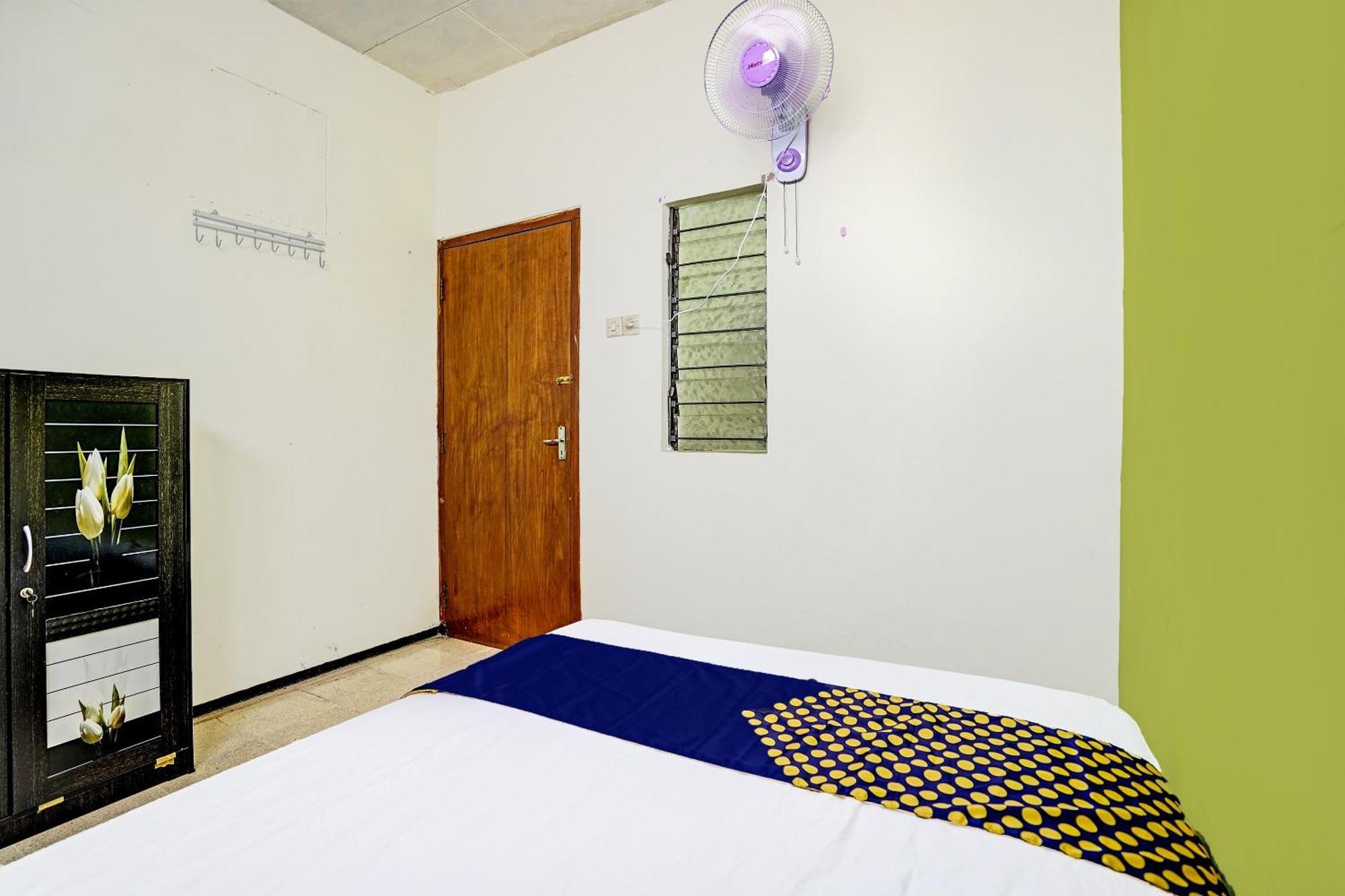 Hotel Spot On 91716 Kost Yy Syariah Mojokerto Esterno foto