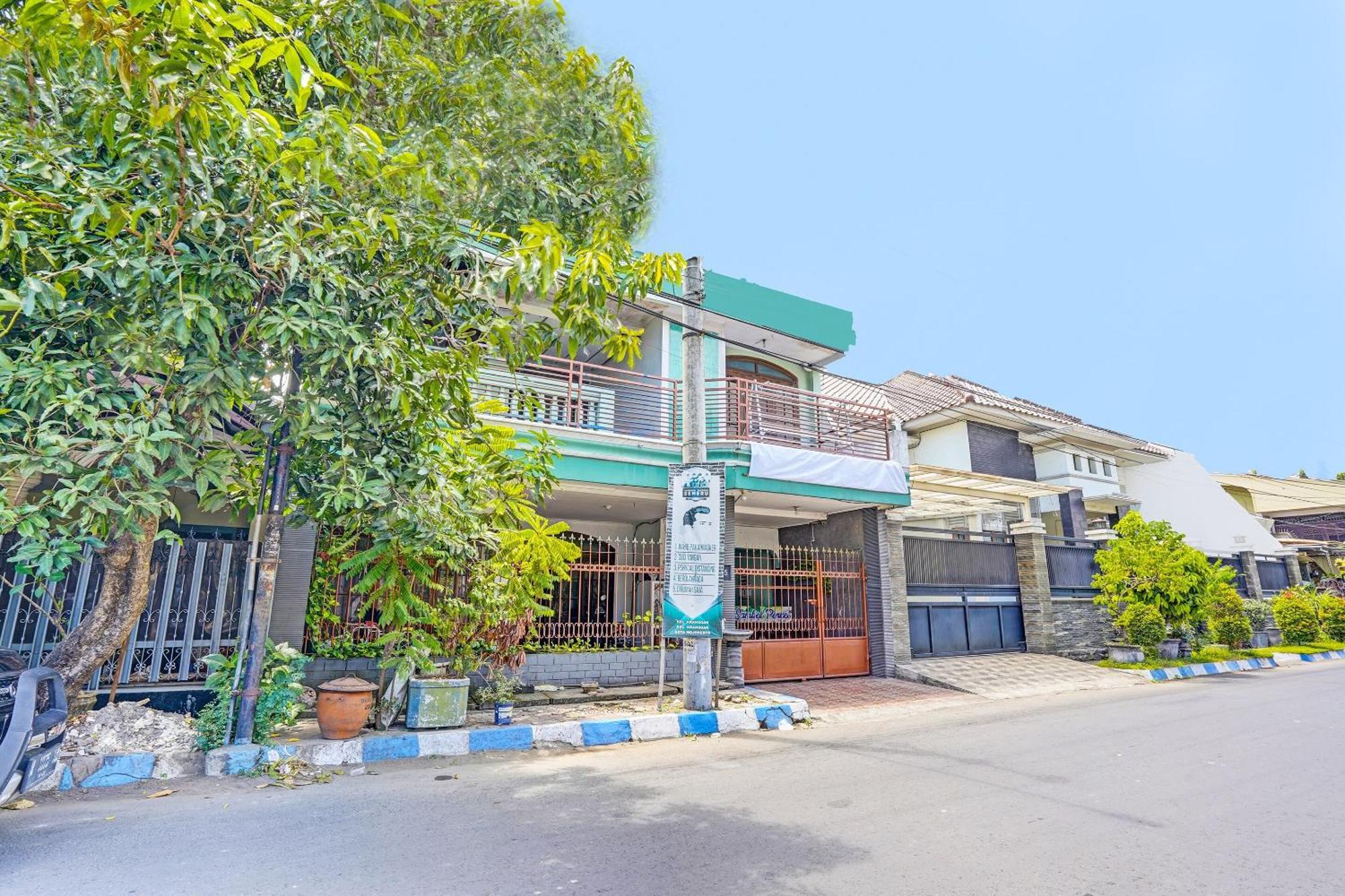 Hotel Spot On 91716 Kost Yy Syariah Mojokerto Esterno foto