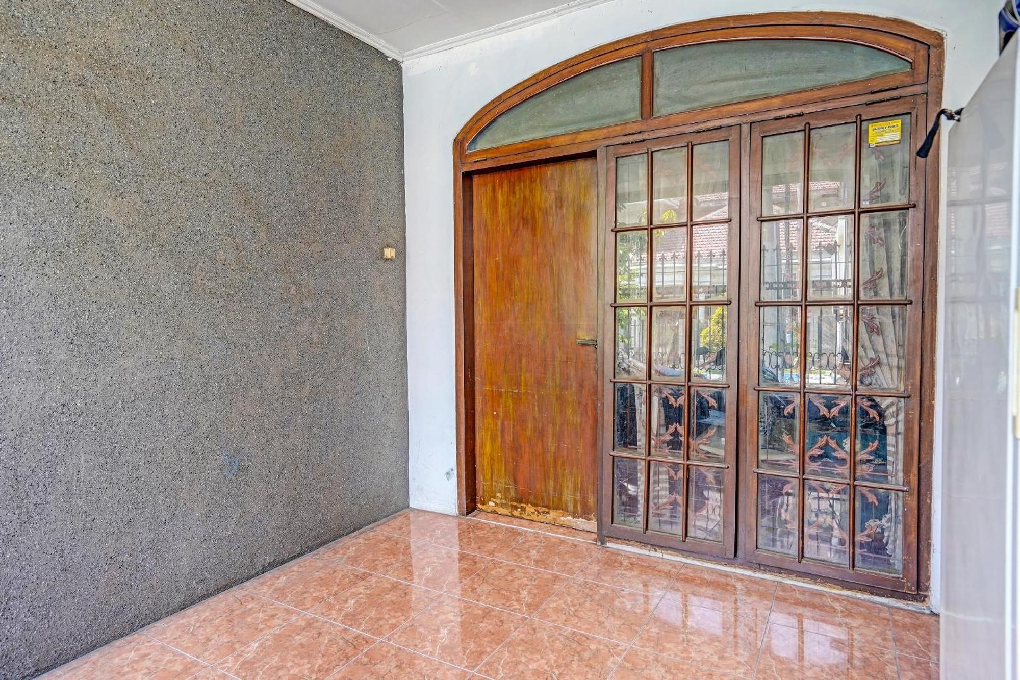 Hotel Spot On 91716 Kost Yy Syariah Mojokerto Esterno foto