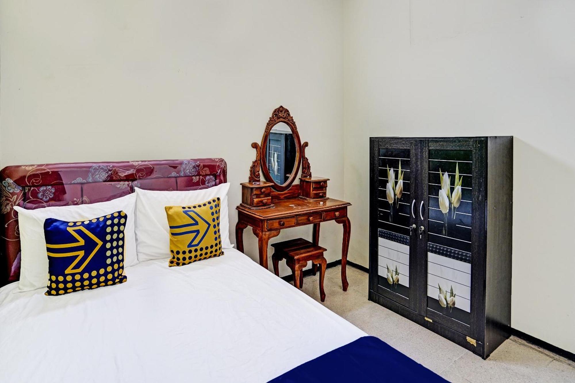 Hotel Spot On 91716 Kost Yy Syariah Mojokerto Esterno foto