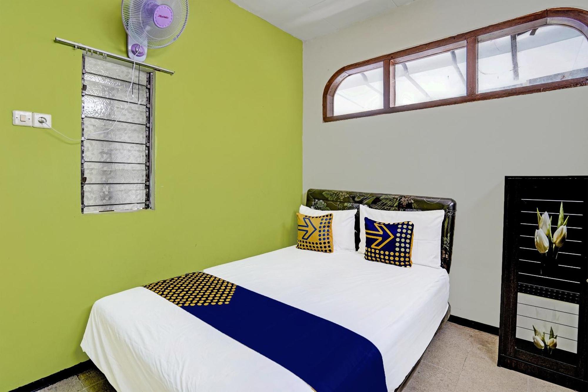Hotel Spot On 91716 Kost Yy Syariah Mojokerto Esterno foto