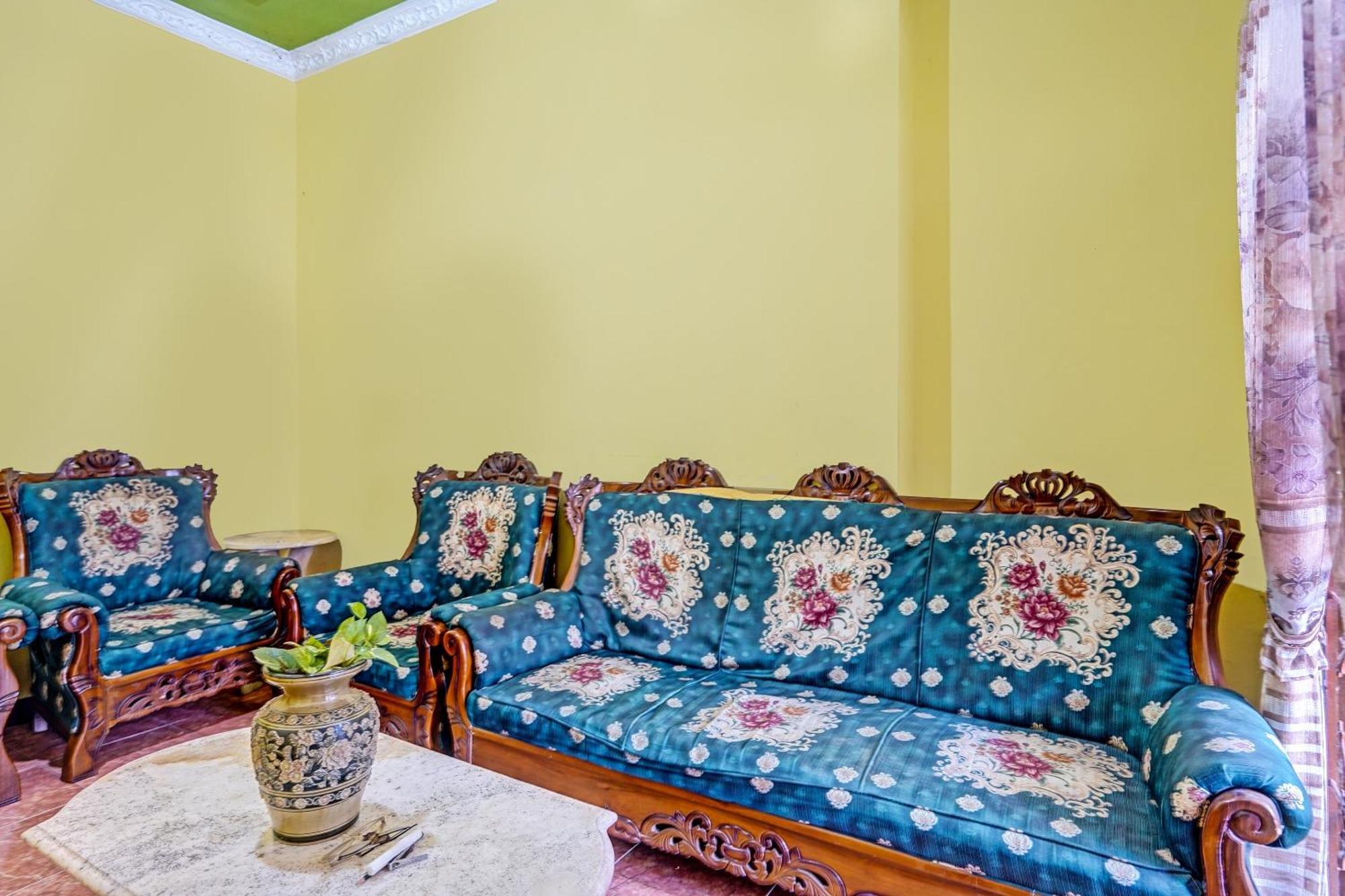 Hotel Spot On 91716 Kost Yy Syariah Mojokerto Esterno foto