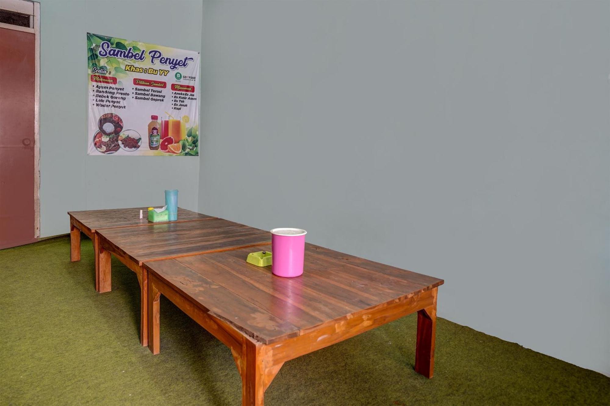 Hotel Spot On 91716 Kost Yy Syariah Mojokerto Esterno foto