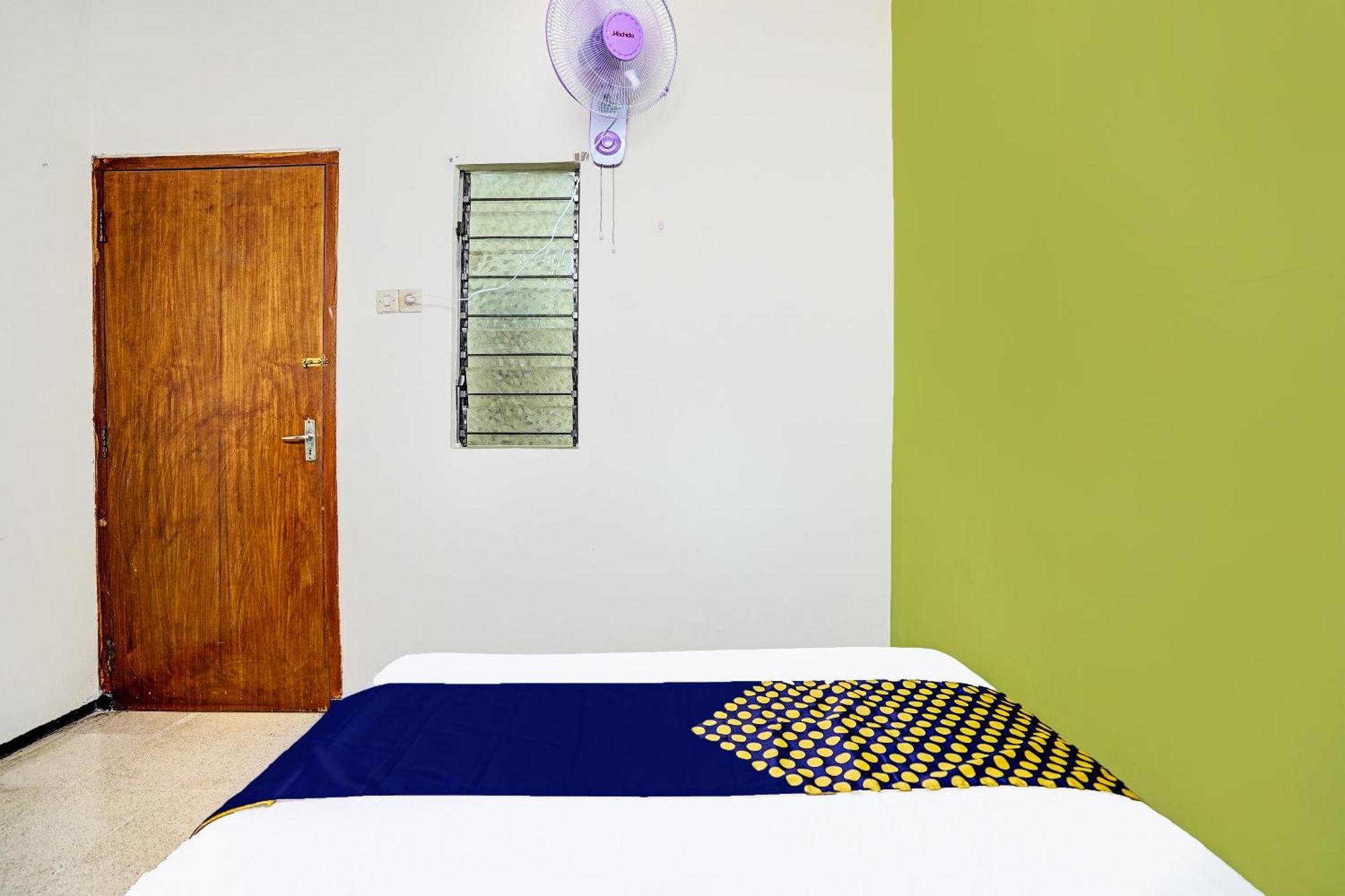 Hotel Spot On 91716 Kost Yy Syariah Mojokerto Esterno foto
