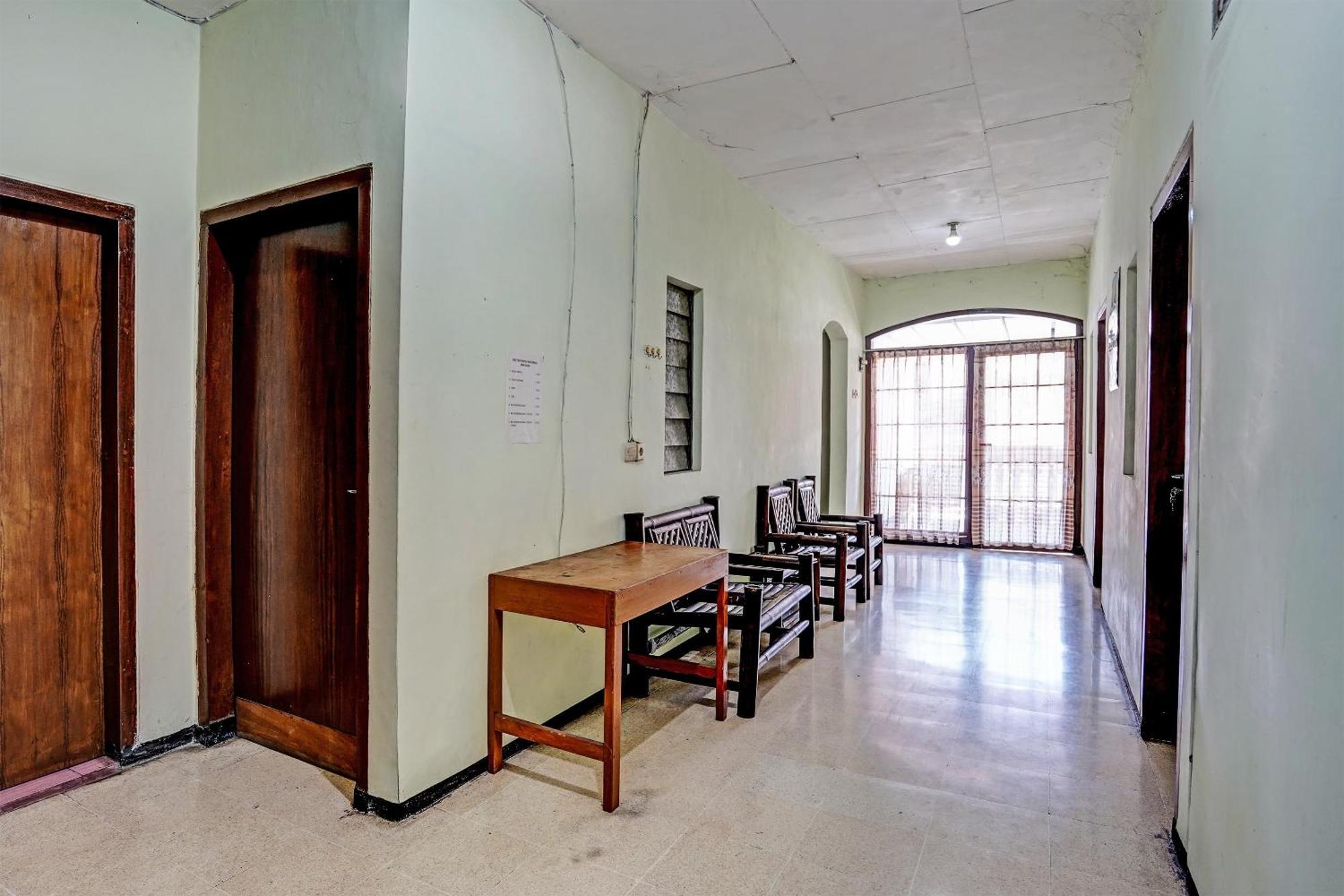 Hotel Spot On 91716 Kost Yy Syariah Mojokerto Esterno foto