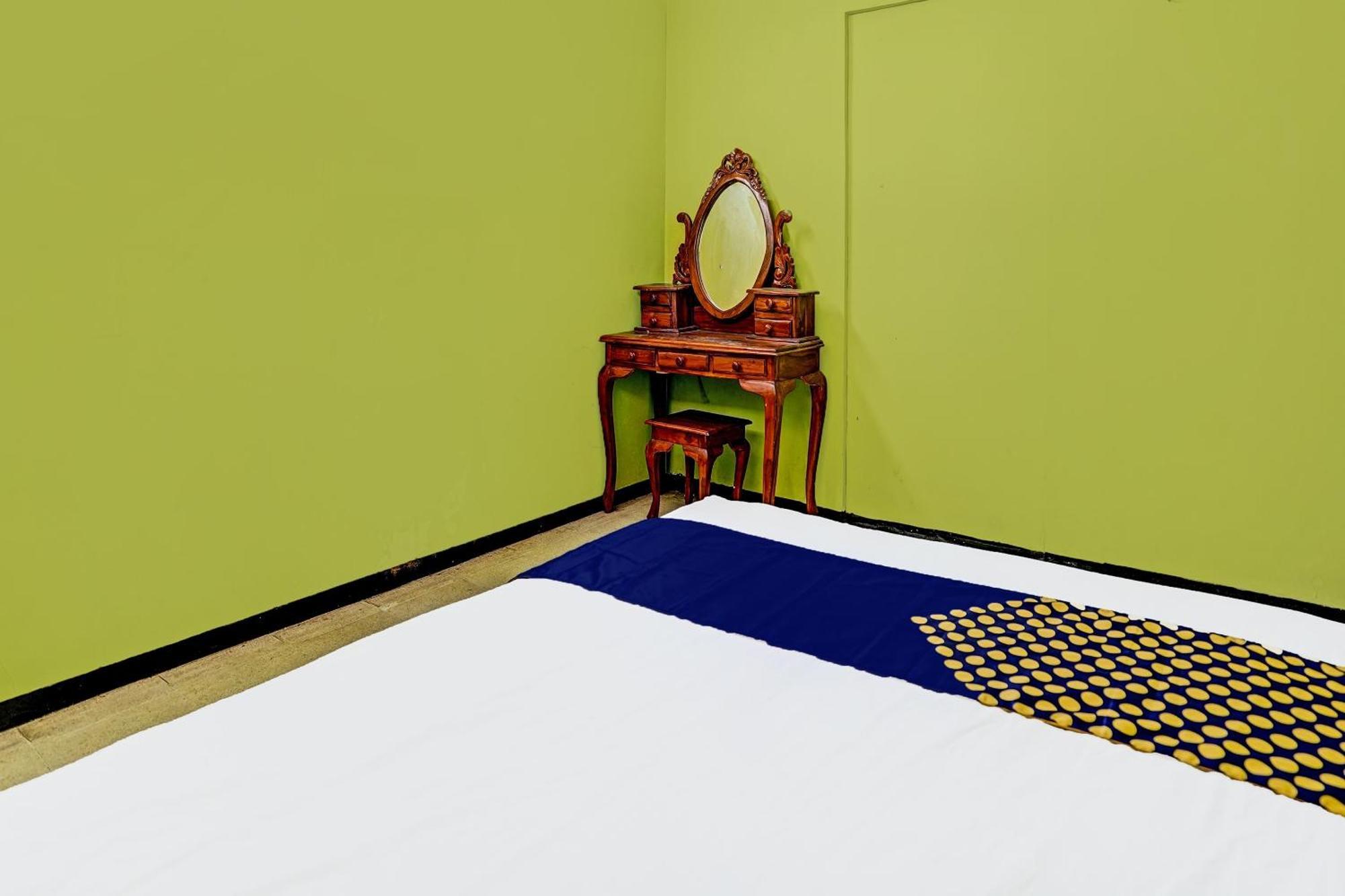 Hotel Spot On 91716 Kost Yy Syariah Mojokerto Esterno foto